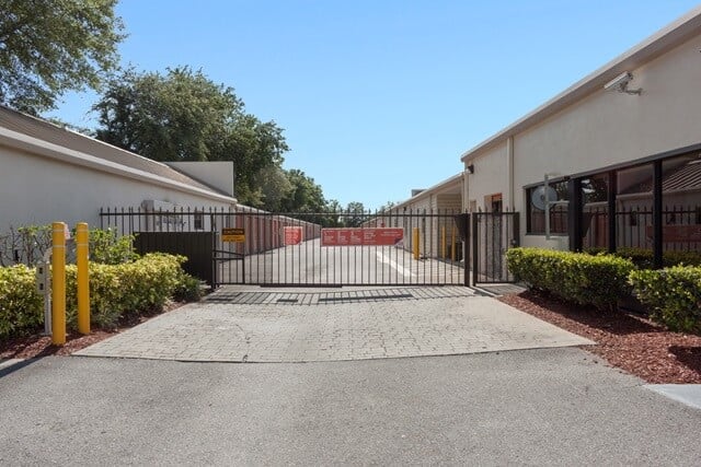 Public Storage  250 N Goldenrod Rd in Orlando, FL