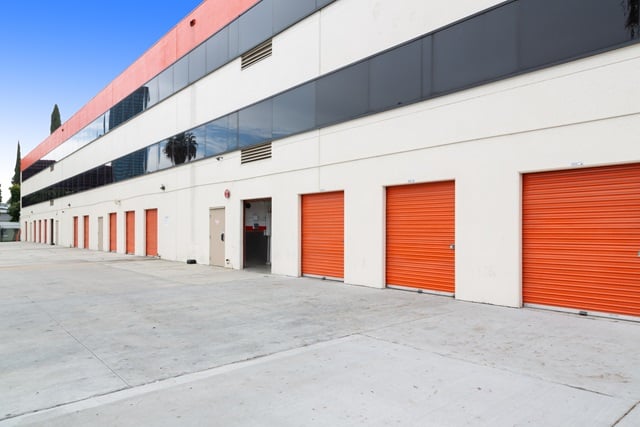 13×8 Parking Lot in Studio City, CA 10830 Ventura Blvd Studio City, California 2