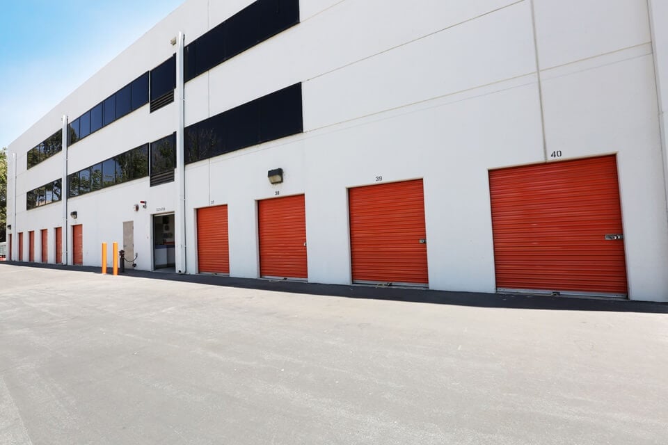 19×7 Parking Lot in Simi Valley, CA 120 West Easy Street Simi Valley, California 2