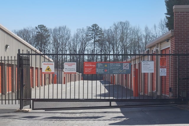 Public Storage  7112 Albemarle Rd in Charlotte, NC