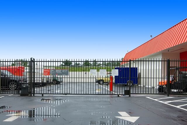 Public Storage  851 Knights Rd in Hollywood, FL