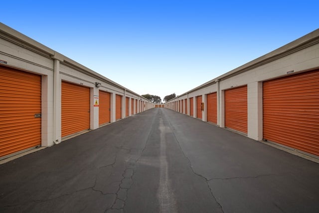 20×10 Garage in Wilmington, CA 501 E Pacific Coast Hwy Wilmington, California 2