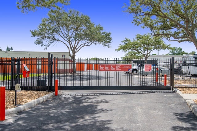 Public Storage  4050 Bee Ridge Rd in Sarasota, FL
