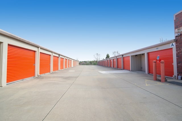 Raleigh, NC, SelfStorage Near 4121 Commodity Pkwy 18447264531 I
