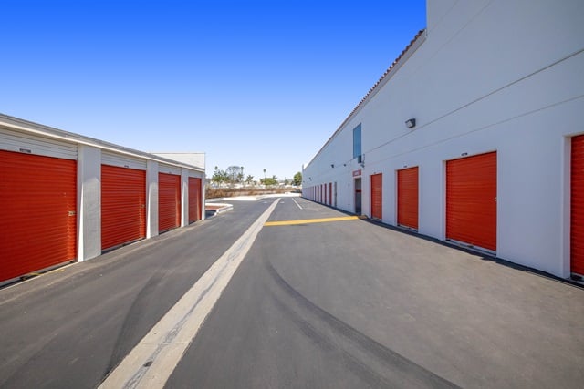 40×10 Parking Lot in Ventura, CA 6435 Ventura Blvd Ventura, California 2