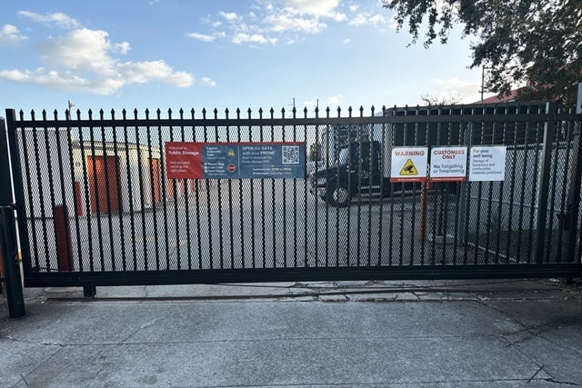 Self Storage Units Near 6040 Lakehurst Dr at Public Storage Orlando