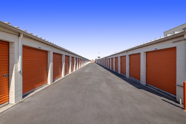 20×10 Self Storage Unit in Long Beach, CA 4140 Cherry Ave Long Beach, California 2