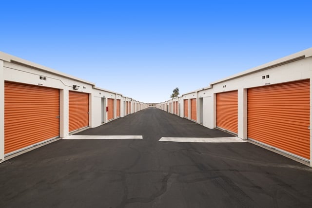 20×10 Self Storage Unit in Whittier, CA 12320 E Whittier Blvd Whittier, California 2