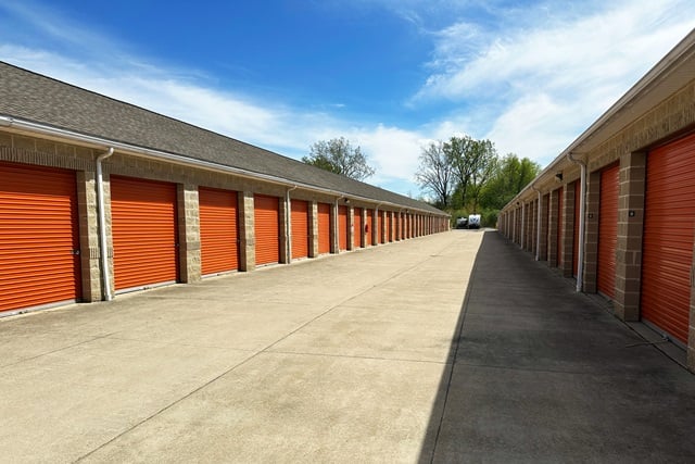 30×10 Public Storage: Parking Lot in Sheffield Lake, OH 5360 E Lake Road Sheffield Lake, Ohio 2