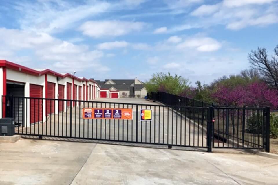 Public Storage  1825 E Memorial Rd in Edmond, OK