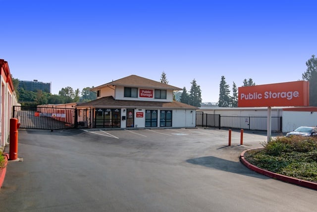 25 x 10 Public Storage: Parking Lot in Bellevue, Washington