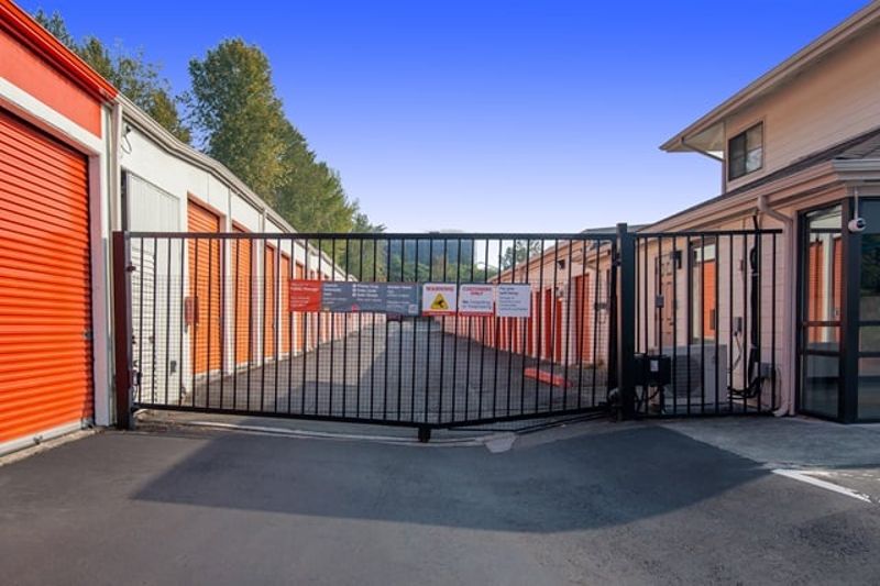 Big Apple Storage W 124th Street Bellevue, WA, Self-Storage Units Near 1800 124th Ave NE | Public Storage®