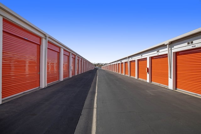 15×10 Self Storage Unit in Downey, CA 12245 Woodruff Ave Downey, California 2