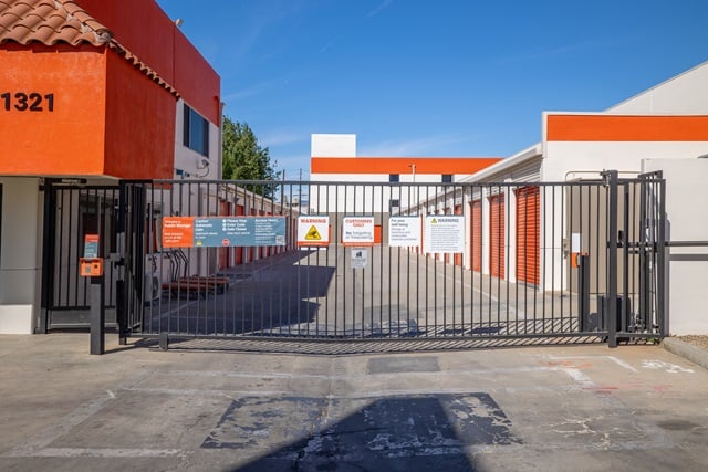 Public Storage  21321 Vanowen St in Canoga Park, CA