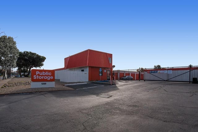 20 x 10 Public Storage: Self Storage Unit in Concord, California