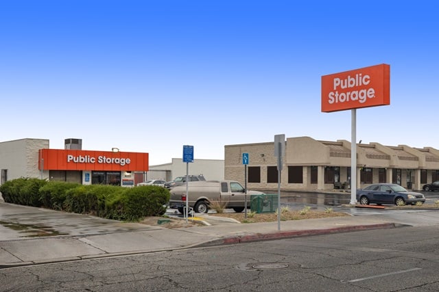 20 x 10 Public Storage: Self Storage Unit in Long Beach, California