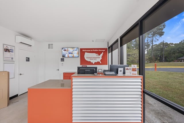 Property 323 image number 2