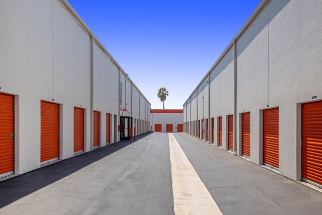 20×10 Self Storage Unit in Pasadena, CA 888 S Fair Oaks Ave Pasadena, California 2