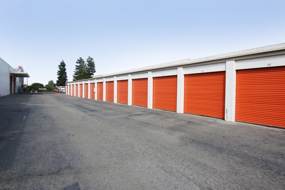 30×10 Garage in Burlingame, CA near 55 S McDonnell Rd 2