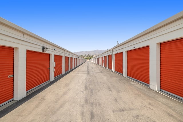 20×10 Self Storage Unit in San Dimas, CA 211 W Allen Ave San Dimas, California 2