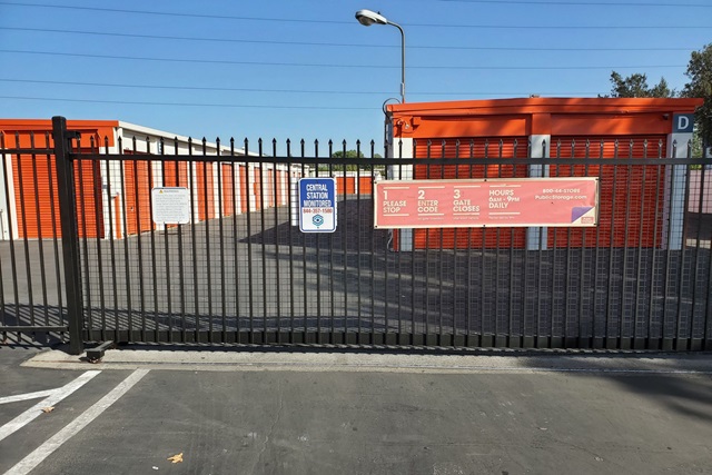 Public Storage  1940 Howe Ave in Sacramento, CA