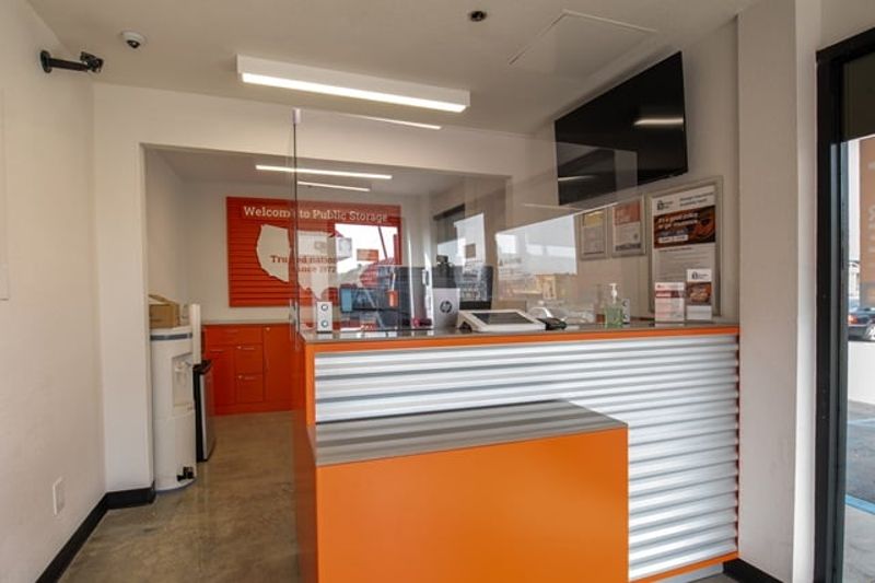 Property 380 image number 2