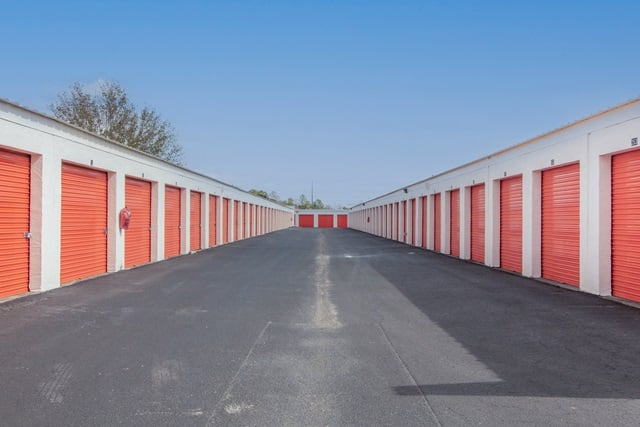 20×12 Self Storage Unit in Orlando, FL 5900 Lakehurst Drive Orlando, Florida 2