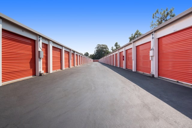 18×10 Self Storage Unit in San Mateo, CA 2222 S Delaware Street San Mateo, California 2