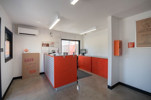 Property 400 image number 2