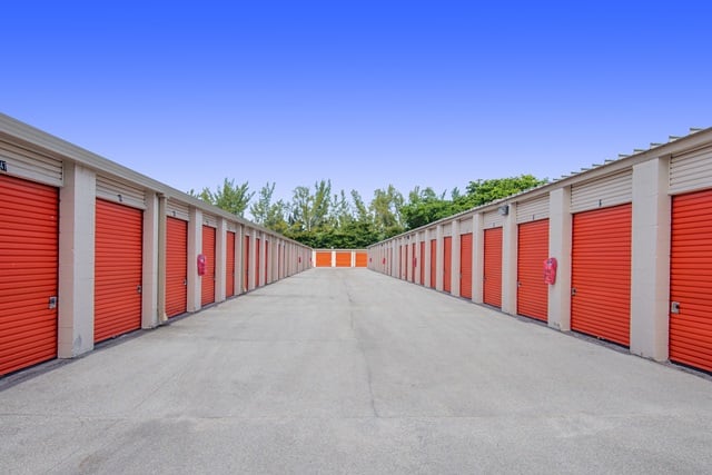 20×10 Garage in Pompano Beach, FL 1600 W Sample Road Pompano Beach, Florida 2