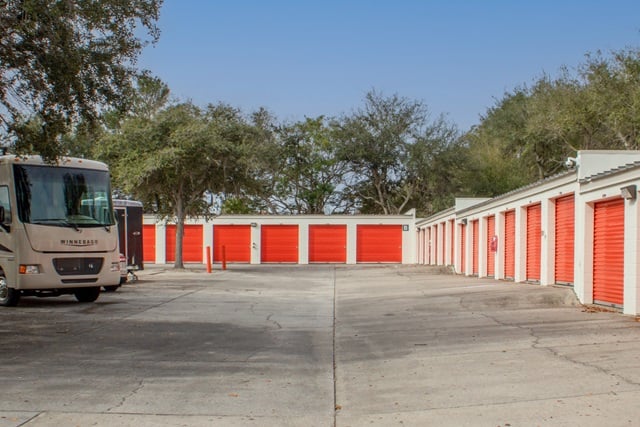 20×10 Parking Lot in Orlando, FL 900 S Kirkman Road Orlando, Florida 2