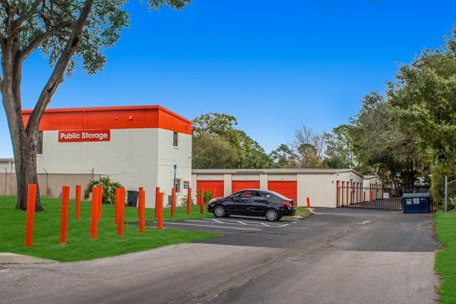 25×10 Parking Lot in Orlando, FL 2275 S Semoran Blvd Orlando, Florida