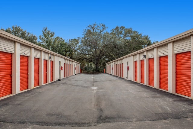 25×10 Parking Lot in Orlando, FL 2275 S Semoran Blvd Orlando, Florida 2