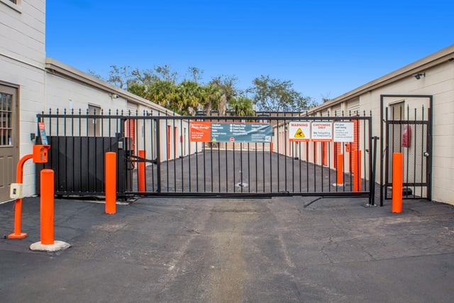 Public Storage  2275 S Semoran Blvd in Orlando, FL