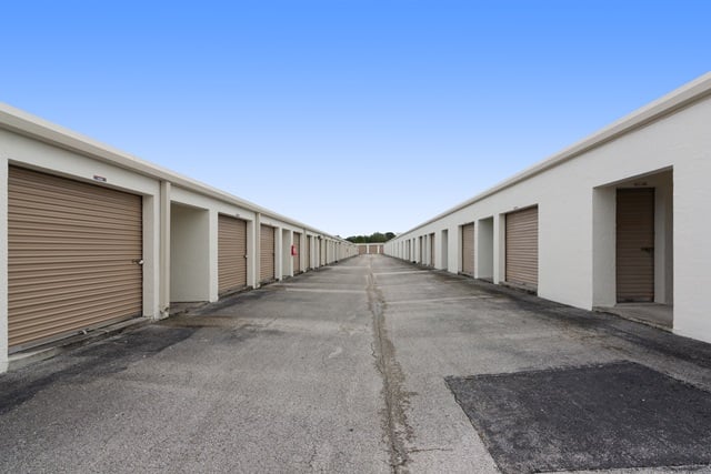 30×12 Self Storage Unit in Coral Springs, FL near 12075 NW 40th St 2