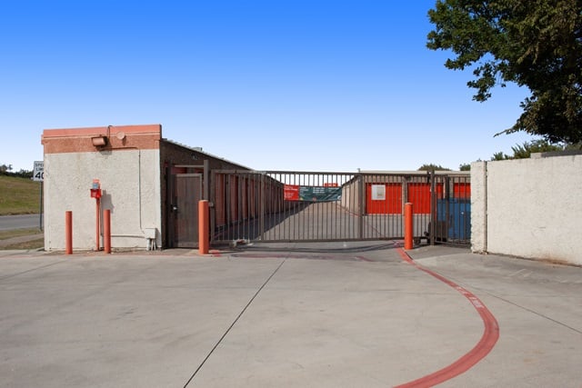 Public Storage  2377 E Loop 820 S in Fort Worth, TX