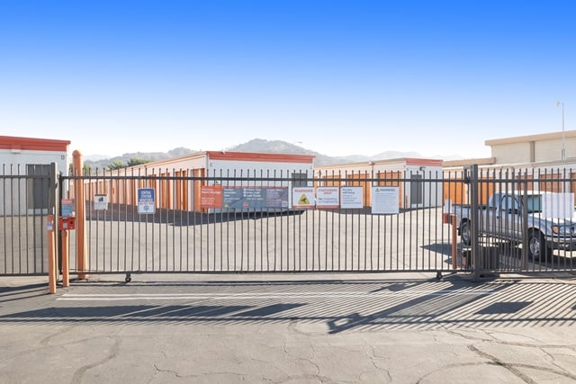 Public Storage  9036 Glenoaks Blvd in Sun Valley, CA