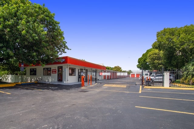 20×10 Self Storage Unit in Davie, FL