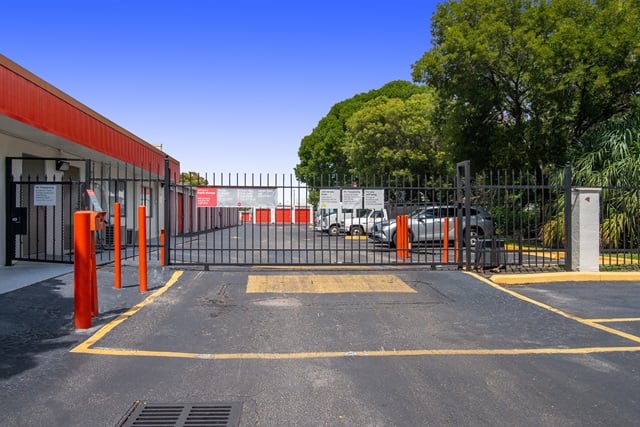 Public Storage  2001 SW 70th Ave in Plantation, FL