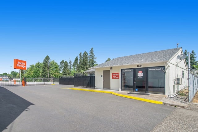 20×10 Public Storage: Garage in Portland, OR 1621 NE 71st Ave Portland, Oregon