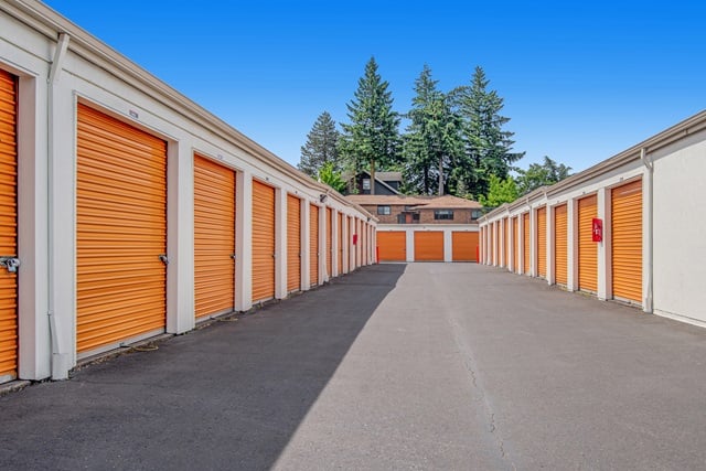 30×10 Self Storage Unit in Portland, OR 1621 NE 71st Ave Portland, Oregon 2