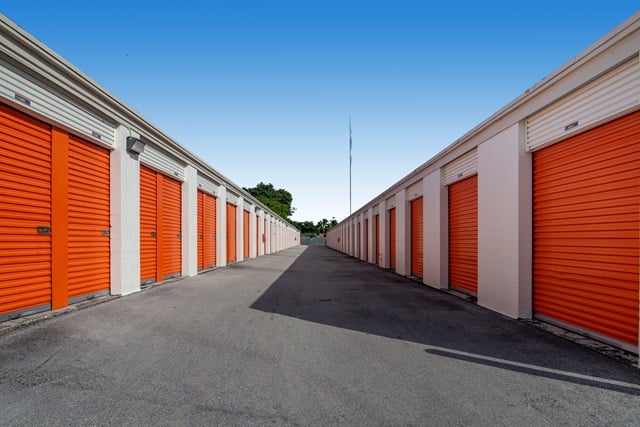 20×10 Self Storage Unit in Miami, FL near 3034 NW 32nd St 2