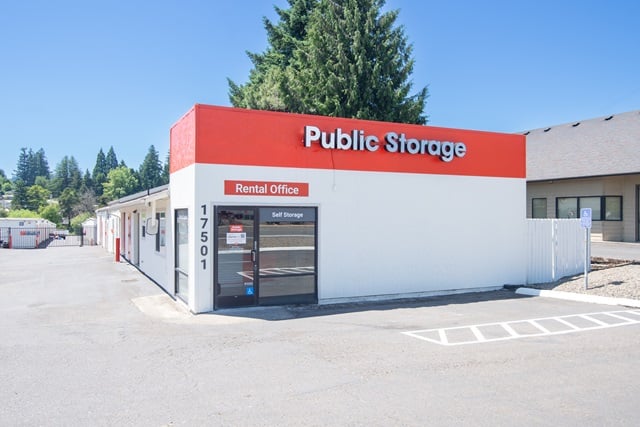 Self Storage Units Near 17501 SE McLoughlin Blvd at Public Storage Milwaukie