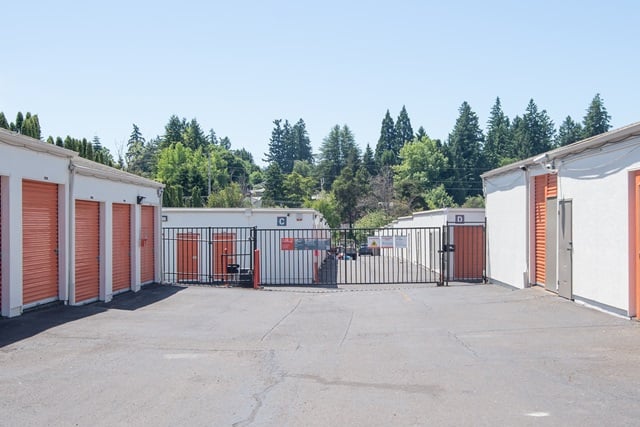 Public Storage  17501 SE McLoughlin Blvd in West Linn, OR