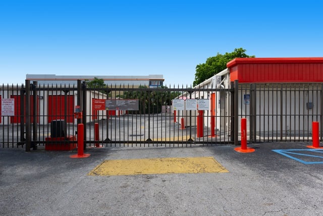 Public Storage  7550 McNab Road in Tamarac, FL