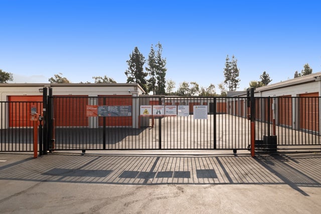 Public Storage  1240 N Lincoln Ave in Pasadena, CA
