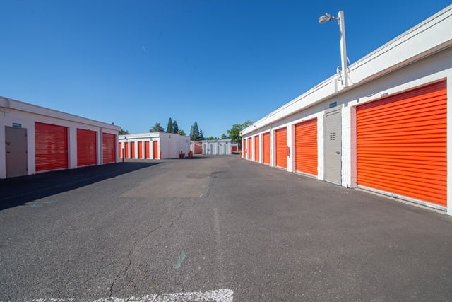 20×10 Public Storage: Parking Lot in Hillsboro, OR 1203 SE Tualatin Valley Hwy Hillsboro, Oregon 2