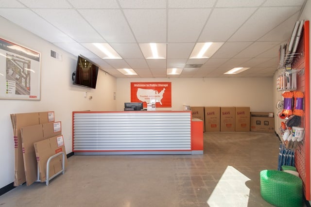 Self Storage Units Near 1203 SE Tualatin Valley Hwy at Public Storage