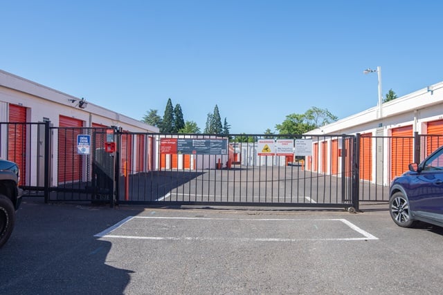 Public Storage  1203 SE Tualatin Valley Hwy in Hillsboro, OR