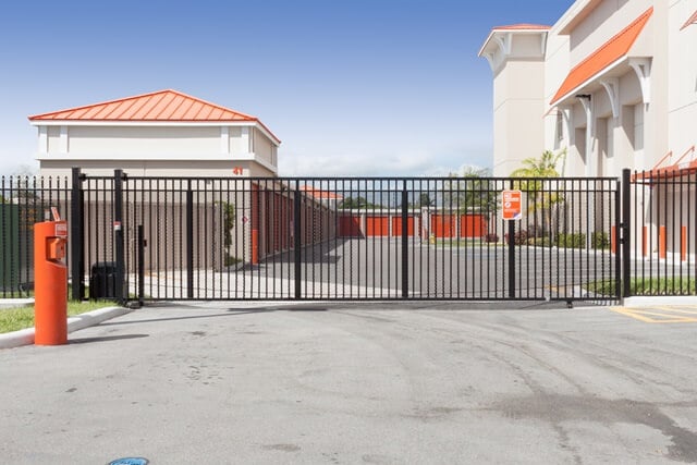 Public Storage  39 SE 1st St in Deerfield Beach, FL